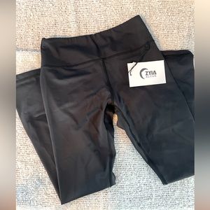 ZYIA Black Light n Tight Mid-Rise 7/8 24” (S) activewear leggings